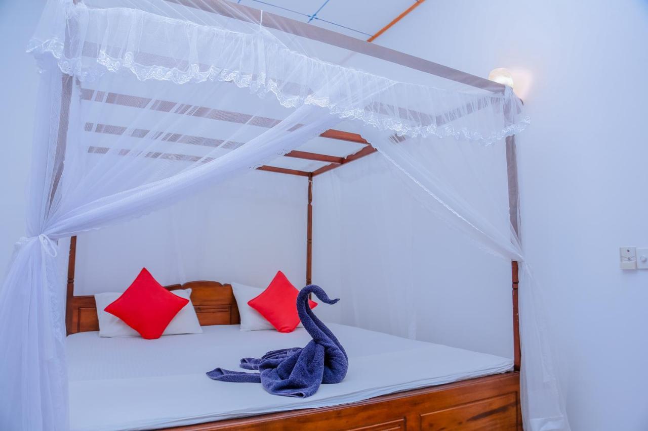 Sajana Ocean Hill Bed & Breakfast Мириса Екстериор снимка