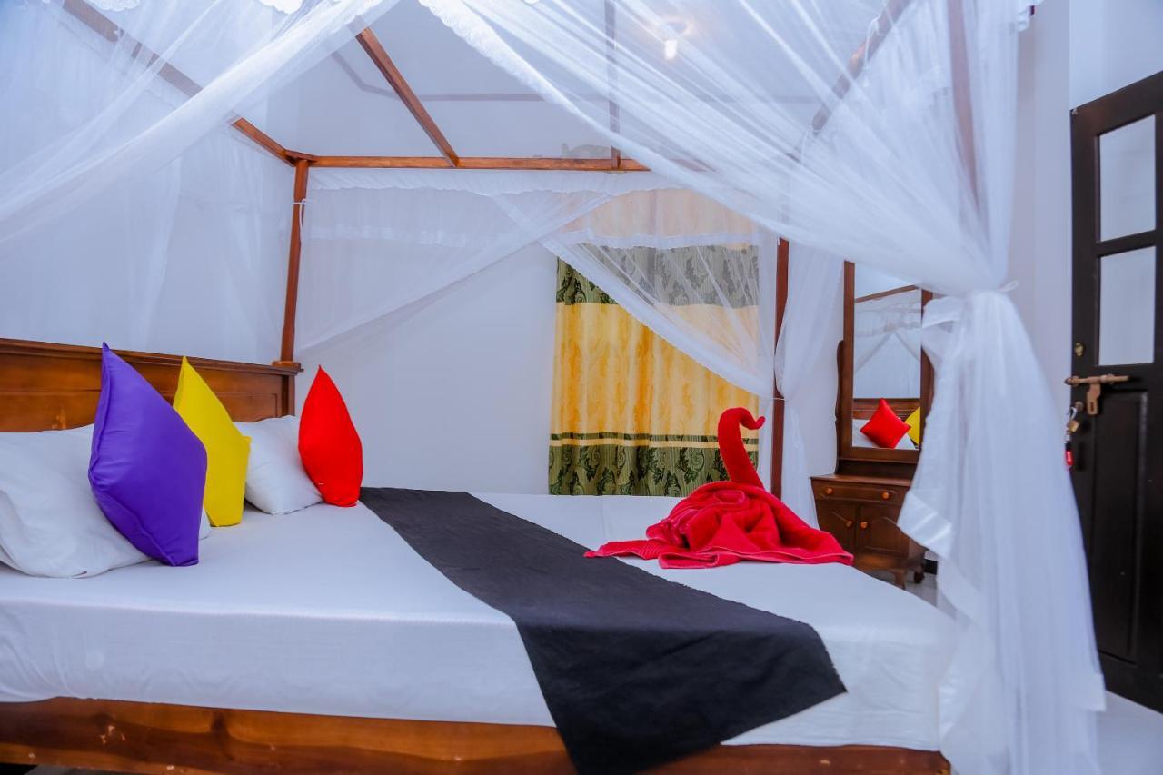 Sajana Ocean Hill Bed & Breakfast Мириса Екстериор снимка