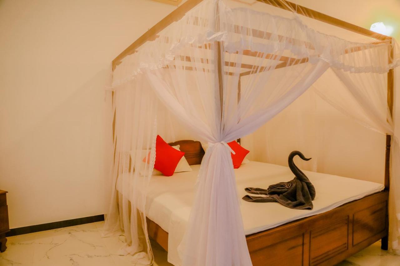 Sajana Ocean Hill Bed & Breakfast Мириса Екстериор снимка