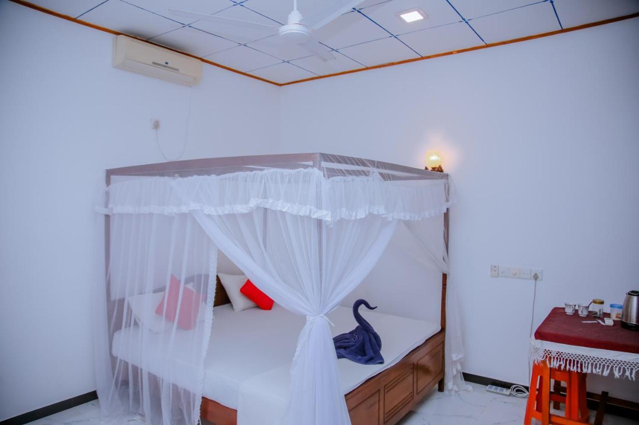 Sajana Ocean Hill Bed & Breakfast Мириса Екстериор снимка