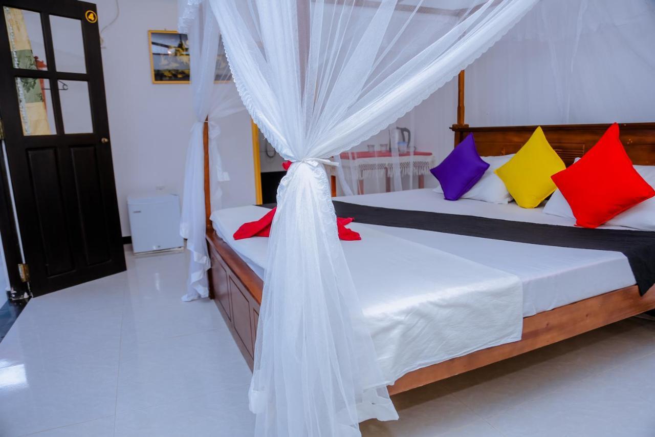 Sajana Ocean Hill Bed & Breakfast Мириса Екстериор снимка