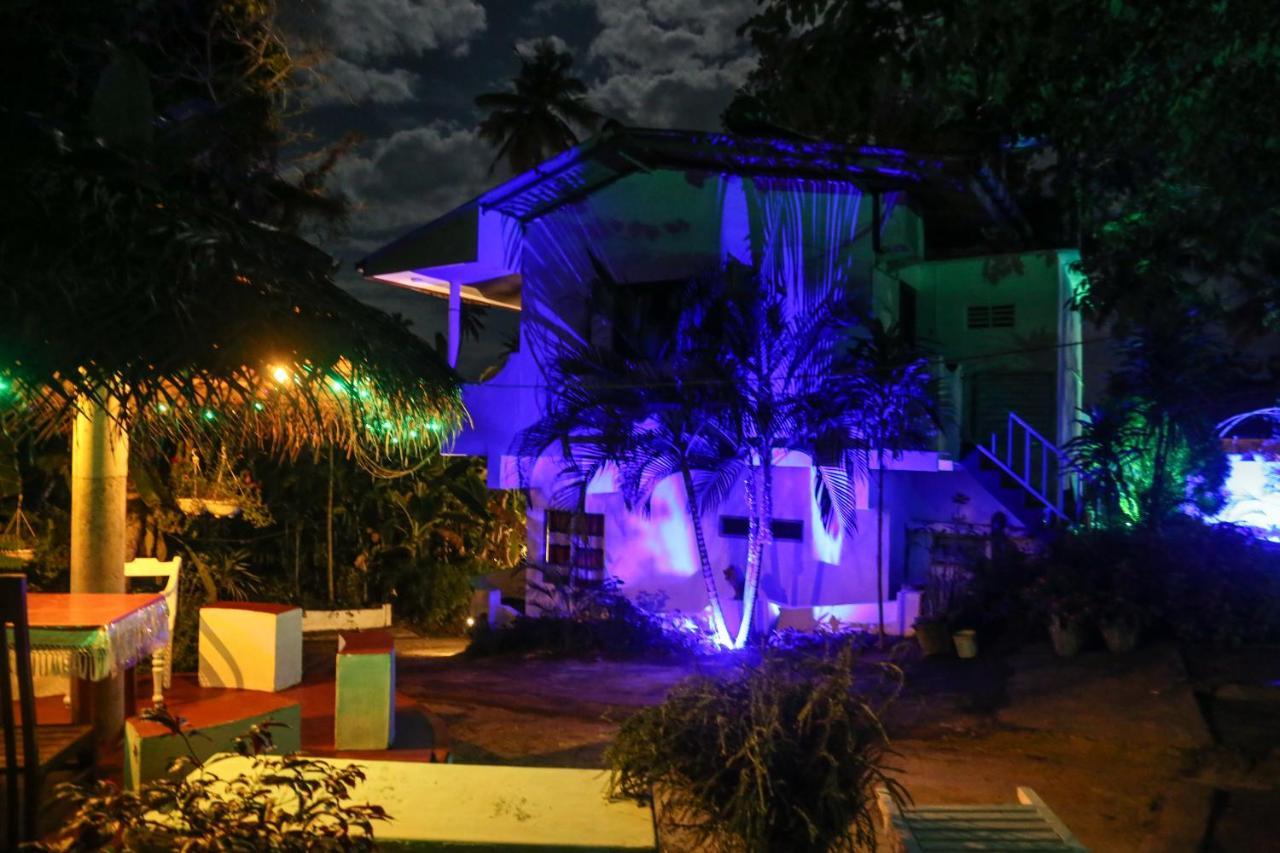 Sajana Ocean Hill Bed & Breakfast Мириса Екстериор снимка