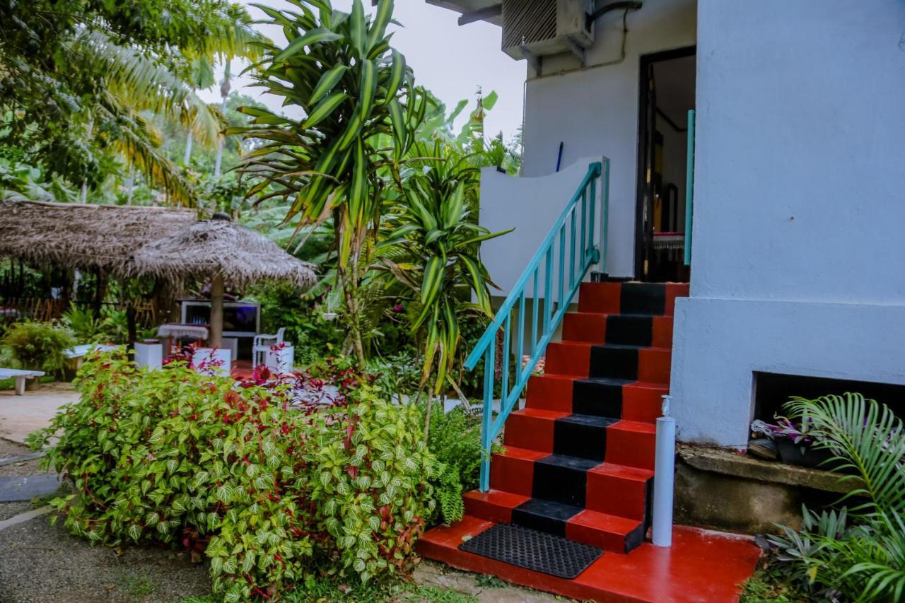 Sajana Ocean Hill Bed & Breakfast Мириса Екстериор снимка