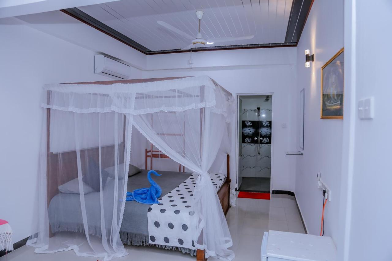 Sajana Ocean Hill Bed & Breakfast Мириса Екстериор снимка