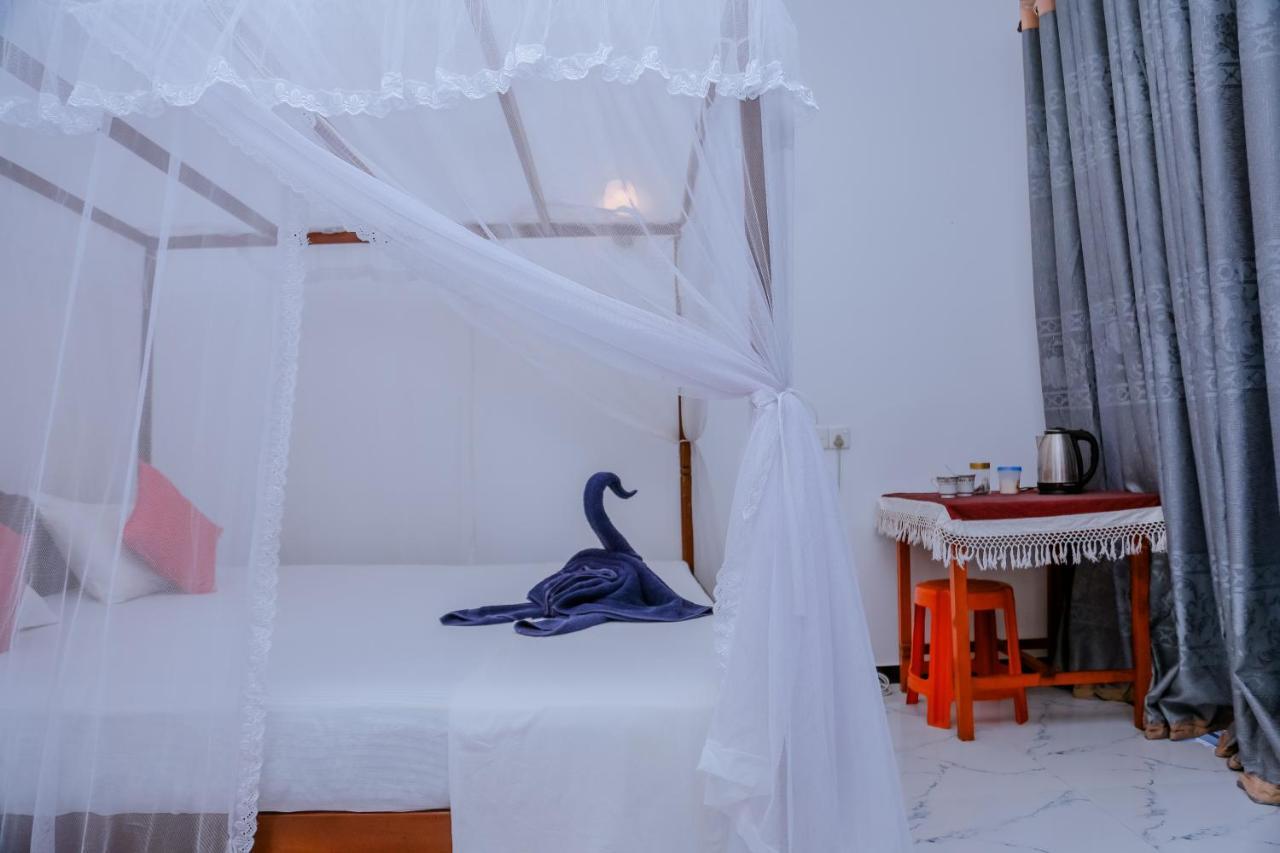 Sajana Ocean Hill Bed & Breakfast Мириса Екстериор снимка