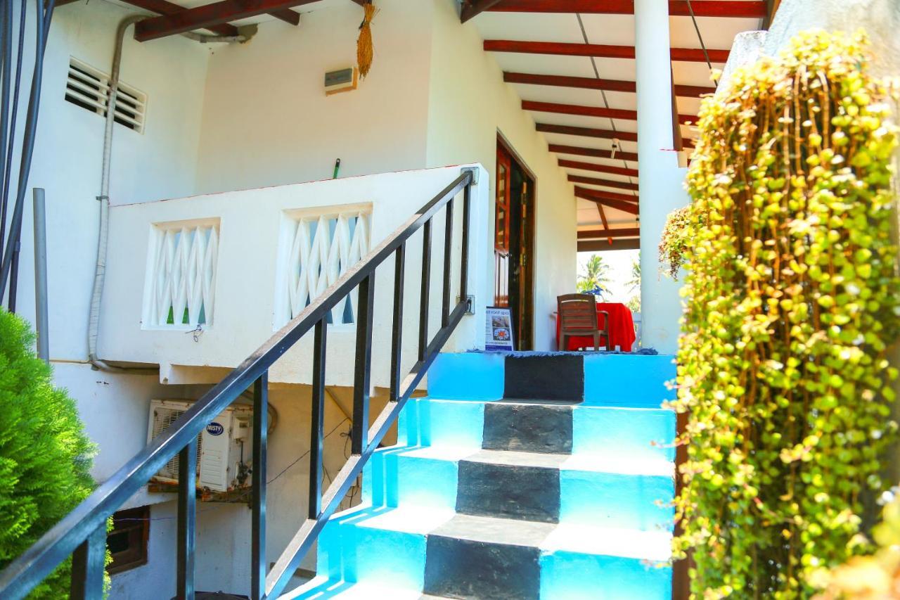 Sajana Ocean Hill Bed & Breakfast Мириса Екстериор снимка